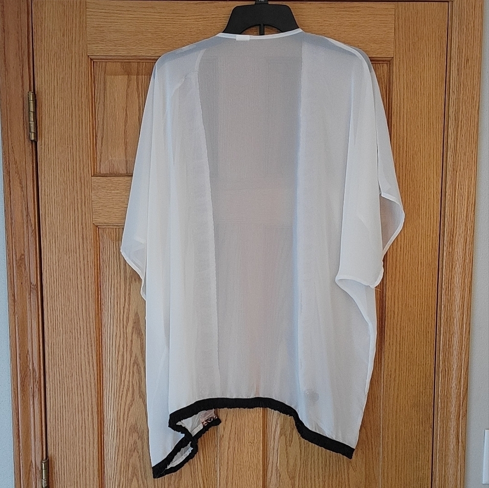 West Loop Kimono - Picture 3 of 3
